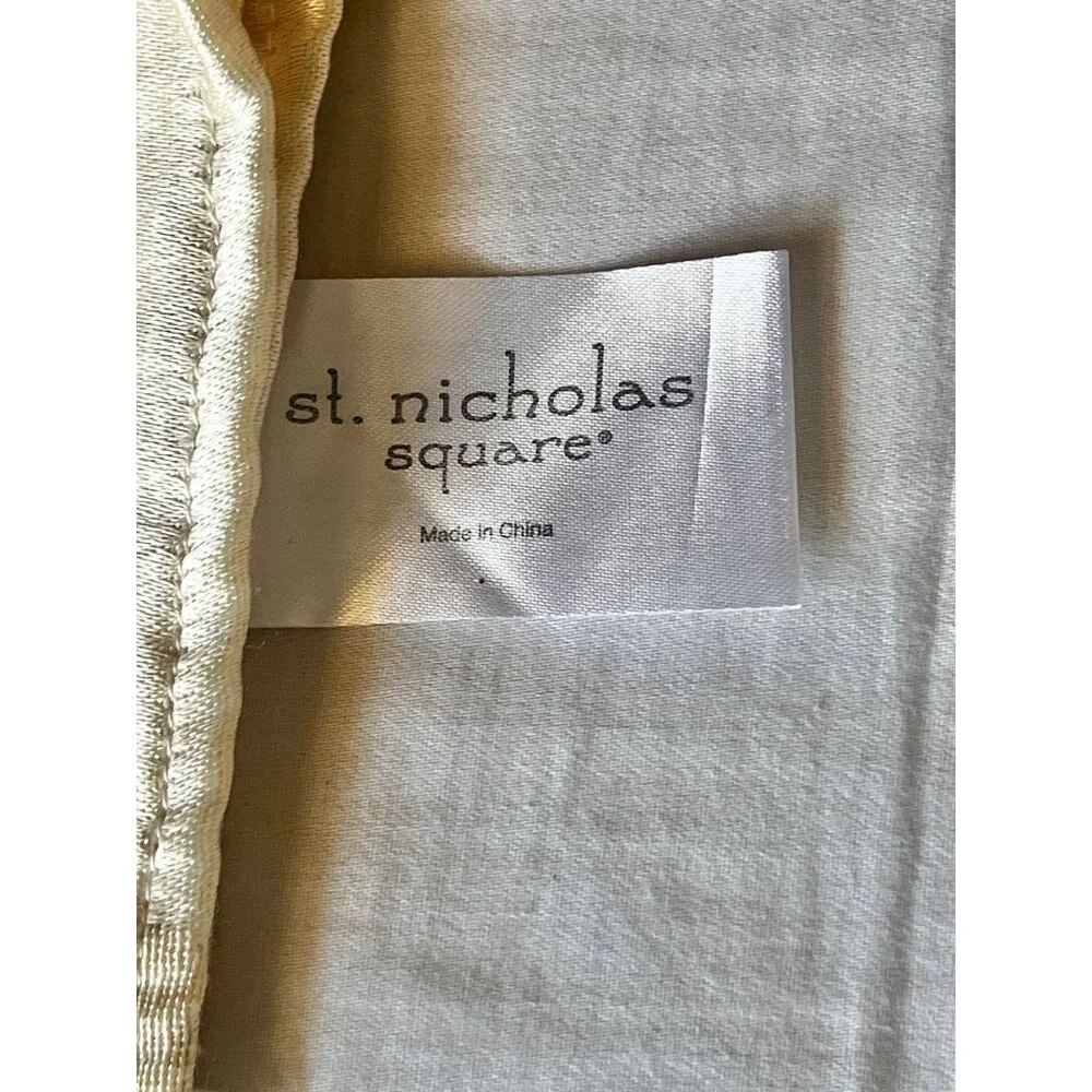 St. Nicholaus Square Christmas Tablecloth & 8 Napkins Set Cardinals Script Cream